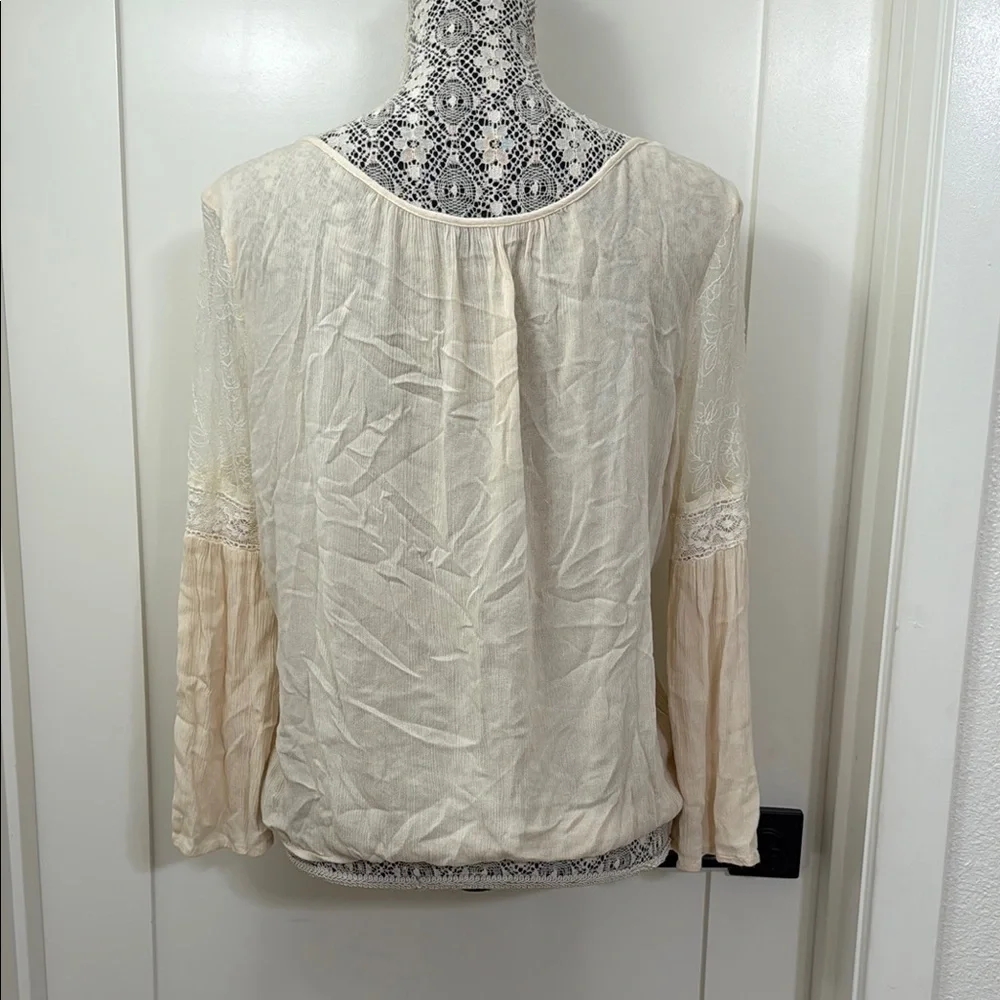 American Eagle Outfitters Women's Cream and White Blouse Size S/P